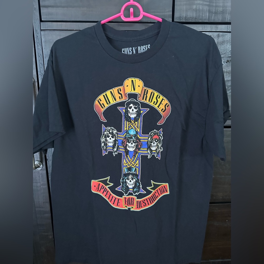 Guns and roses tshirt, size L